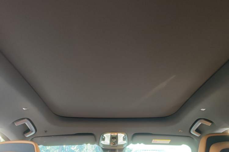 Used Lynk & Co 09 2021 2.0T Halo Six-Seater
