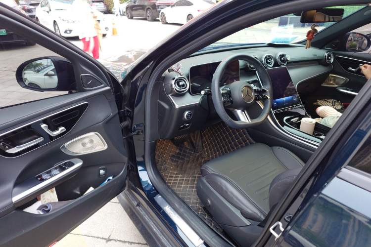 Used Mercedes-Benz C-Class 2023 Restyled C 260 L Night Edition Sports Version Driver Seat