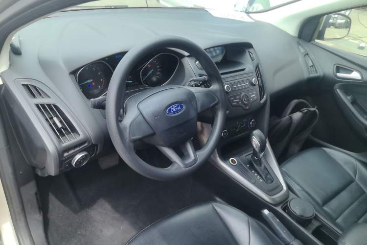 Used Ford Focus 2015 Hatchback 1.6L Automatic Comfort Model Steering Wheel