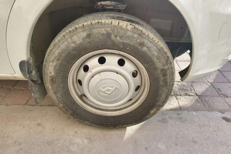 Used SAIC MAXUS Xintu V80 2023 2.0T Manual Classic Aoyuntong Short Wheelbase Mid-Roof 5/6-Seater