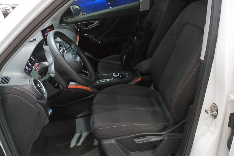 Used Audi Q2L 2018 35 TFSI Launch Exclusive Edition China VI Left Front Seat