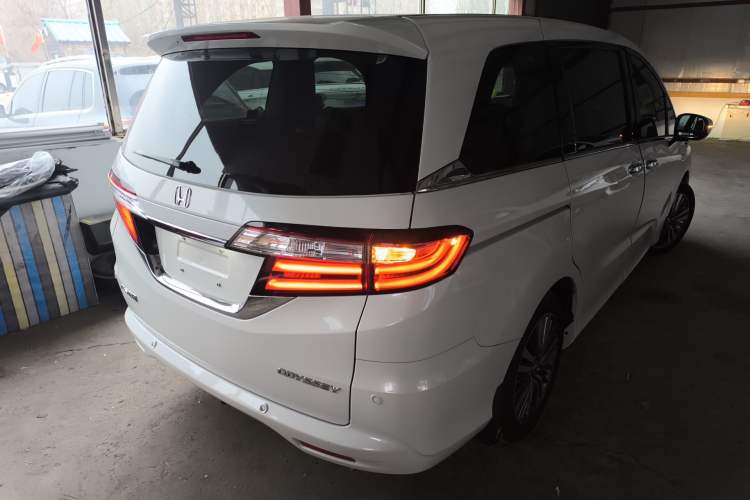 Used Honda Odyssey 2018 2.4L Smart Edition Right Rear Taillight