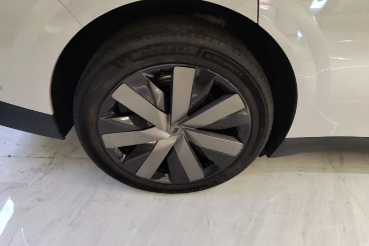 Used Li Auto i6 2025 Model Two-Wheel-Drive Standard Type Right Rear Wheel Hub