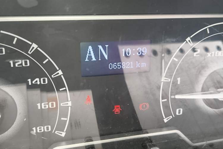 Used SAIC MAXUS Xintu V80 2023 2.0T AMT Classic City Distribution King Short Wheelbase Mid-Roof 3-Seater