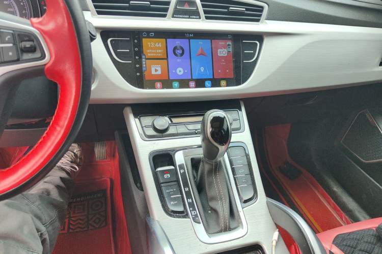 Used Geely Auto Emgrand X7 Sport 2018 1.8TD Automatic Two-Wheel Drive Smart Connect 4G Internet Edition Audio And AC Panel