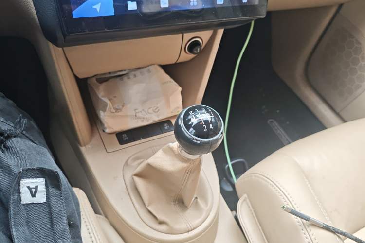 Used Volkswagen Touran 2011 1.4T Manual Zhiya Edition 5 Seats Gear Lever