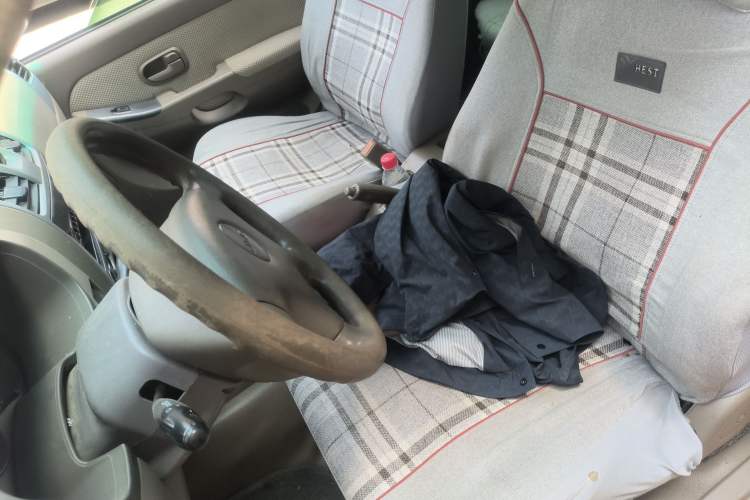 Used JMC Baodian 2016 2.8T New Value-Added Diesel Two-Wheel Drive Standard Version Long Wheelbase – JX493ZLQ4G Left Front Seat