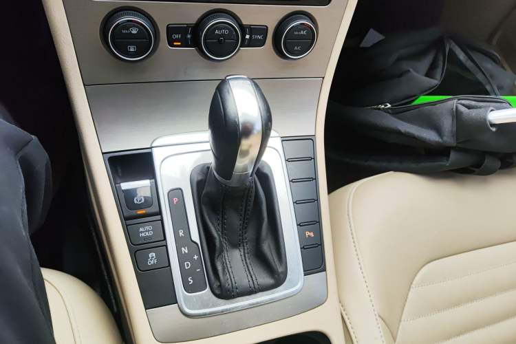 Used Volkswagen Magotan 2015 1.8TSI Advanced Model Gear Lever