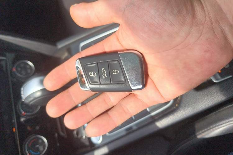 Used Volkswagen Magotan 2019 330TSI DSG Leading Model China VI Standard Vehicle Key