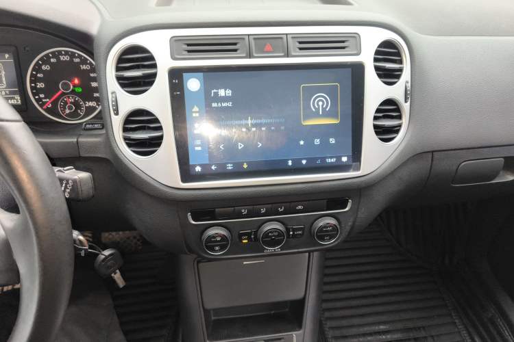 Used Volkswagen Tiguan 2017 300TSI Automatic Two-Wheel Drive Silk Road Comfort Edition Audio And AC Panel