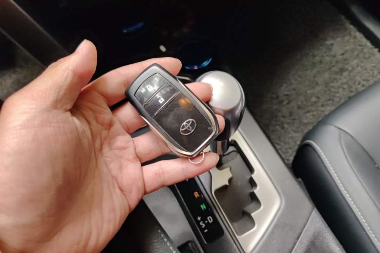 Used Toyota RAV4 2016 2.5L Automatic 4x4 Elite Edition Vehicle Key