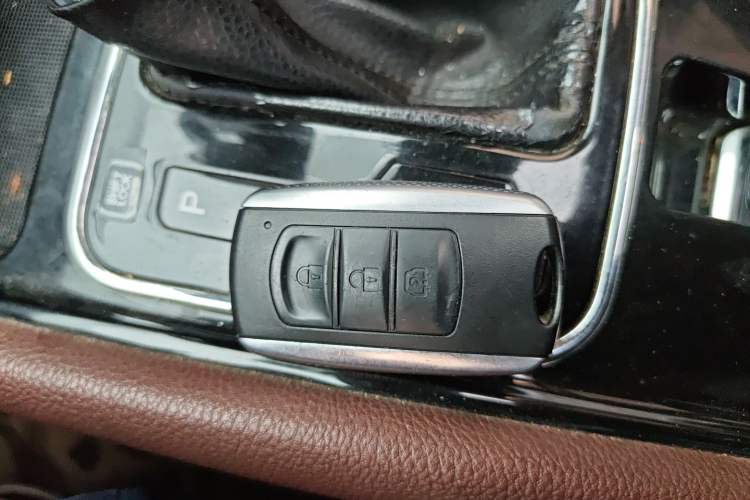 Used Dongfeng Fengon 580 2016 Revised Version 1.5T CVT Luxury Edition Vehicle Key