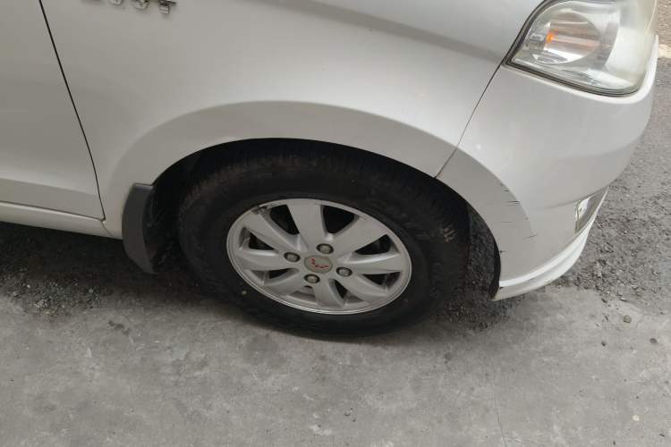 Used Wuling Hongguang 2016 1.5L S Comfort Version Right Front Wheel Hub