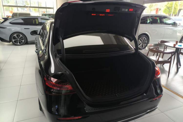 Used Mercedes-Benz E-Class 2023 Updated E 300 L Fashion Edition Trunk