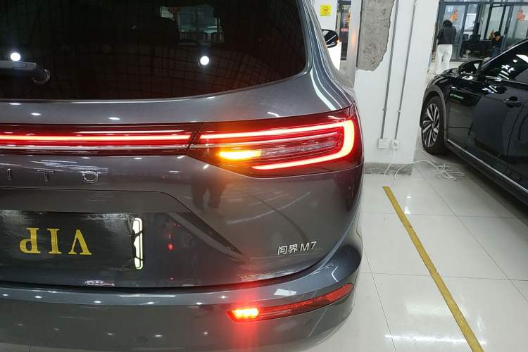 Used Hima AITO M7 2022 1.5T Four-Wheel Drive Luxury Edition Right Rear Taillight