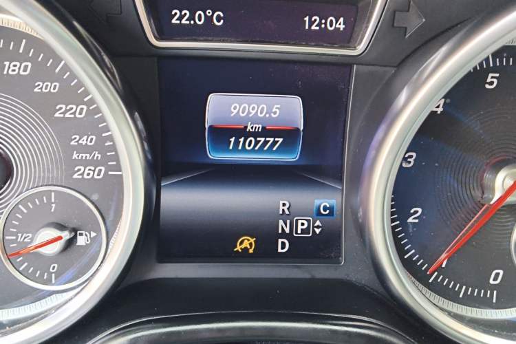 Used Mercedes-Benz GLE Coupe 2018 GLE 320 4MATIC Coupe SUV Odometer Close Up