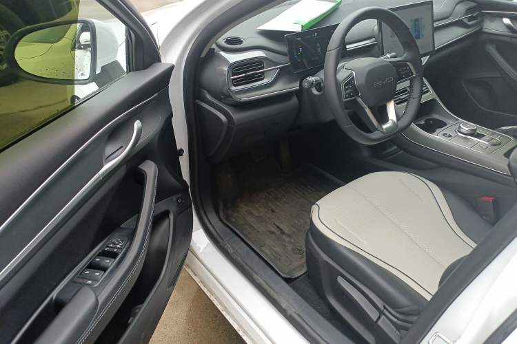 Used BYD Destroyer 05 2024 HONOR Edition DM-i 55KM Luxury Model Driver Seat