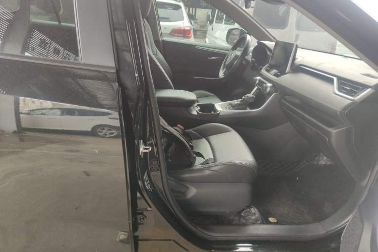 Used Toyota Wildlander 2021 Dual-Motor 2.5L E-CVT Four-Wheel Drive Luxury Edition Right Front Seat