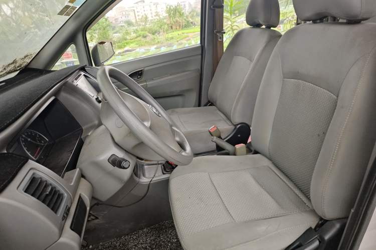Used Dongfeng Shuaike 2013 Revised Version 1.5L Manual Standard Edition 7 Seats China IV Standard Left Front Seat