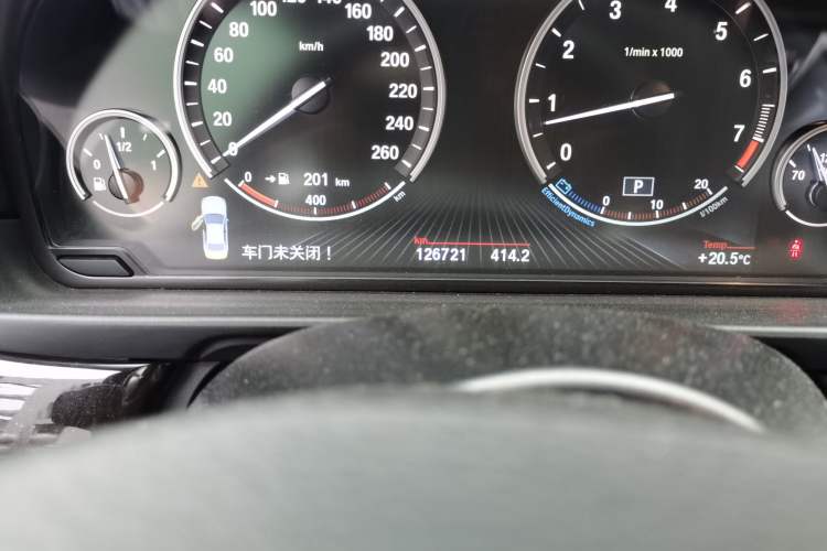 Used BMW 5 Series 2014 535Li Leading Model Odometer Close Up