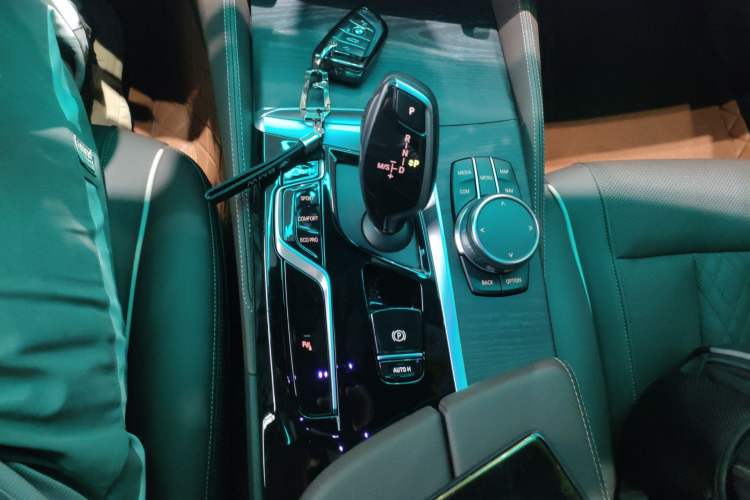 Used BMW 5 Series 2022 Second Facelift 530Li Leading Edition M Sport Package Gear Lever