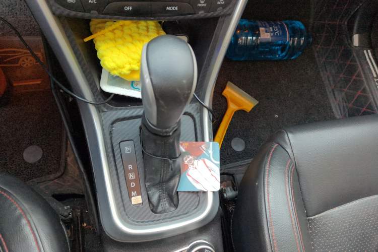 Used Suzuki S-Cross 2015 1.4T Automatic 4x4 Prestige Model Gear Lever