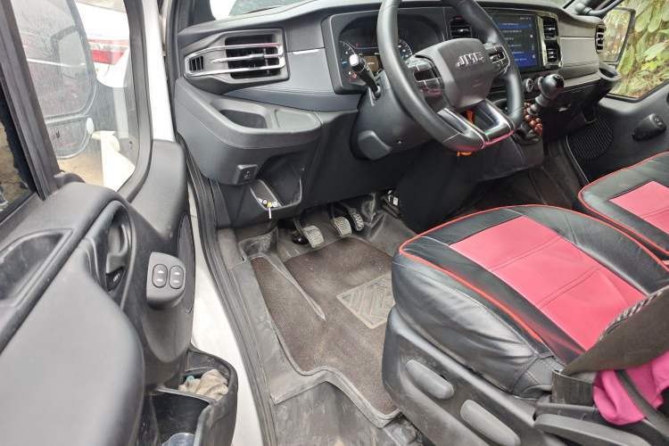 Used JMC Fushun 2022 2.0T Manual Multi-Function Passenger Vehicle Short Wheelbase Low Roof 6-Seater Driver Seat