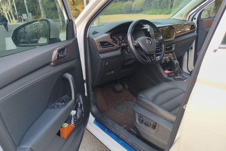 Used Volkswagen Tharu 2020 330TSI All-Wheel-Drive Luxury PLUS China VI Standard