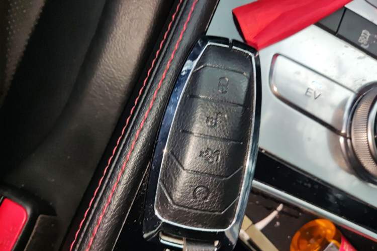 Used BYD Tang New Energy 2018 DM 2.0T All-Wheel Drive Smart Connectivity Luxury Model 7 Seats China V Emission Standard
