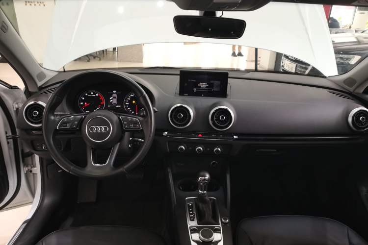 Used Audi A3 2019 Sportback 35 TFSI Fashion Edition China VI Emission Standard Center Console