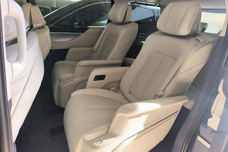 Used Buick GL8 2026 Model Lu Zun Luxury Edition