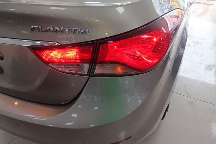 Used Hyundai Elantra (5th Generation / Langdong) 2016 1.6L Automatic Smart Version