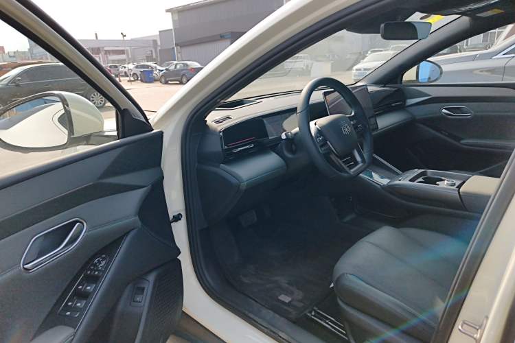 Used BYD Qin L 2025 EV 545KM Cloud Suspension Edition Driver Seat