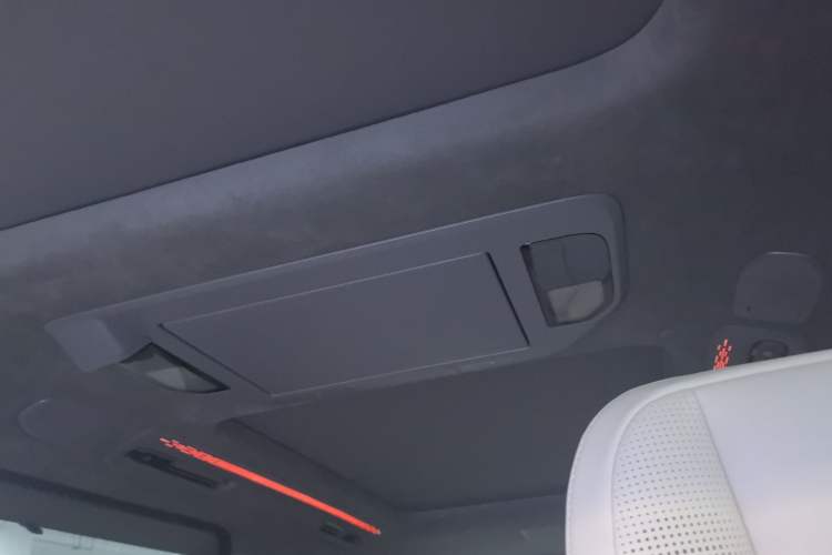 Used Zeekr 009 2024 7-Seater Walk-Through Version Four-Wheel Drive 108 kWh
