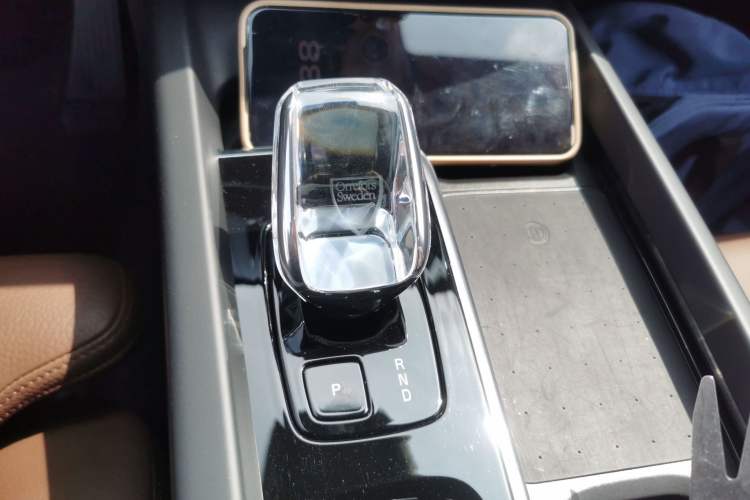 Used Volvo XC60 2025 B5 Four-Wheel Drive Smart & Advanced Luxury Edition Gear Lever