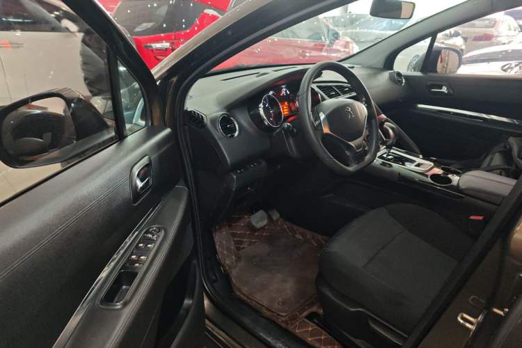 Used Peugeot 3008 2015 2.0L Automatic Classic Edition
