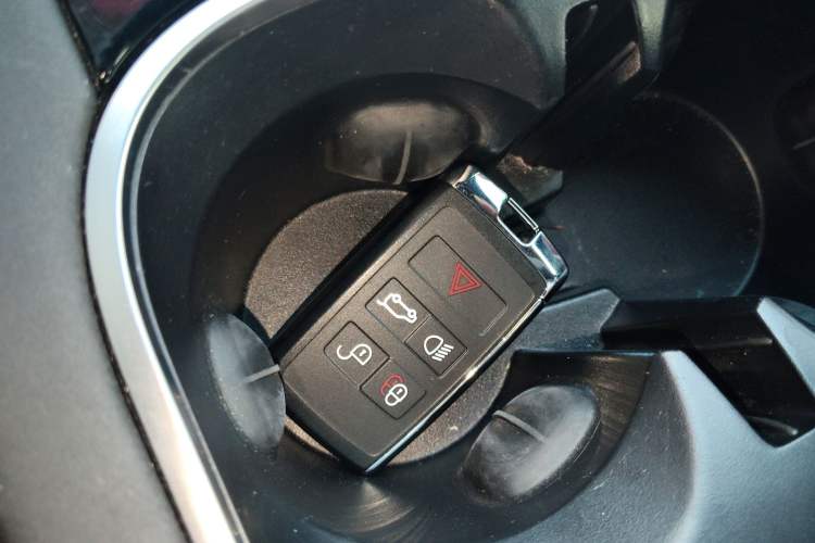 Used Land Rover Discovery Sport New Energy 2022 Facelifted P300e Plug-in Hybrid Electric Version Interior 1