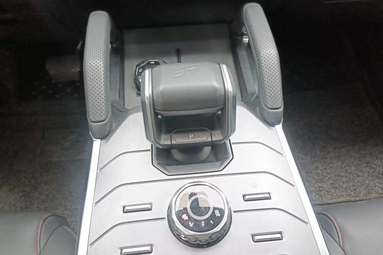 Used JETOUR Traveler 2023 1.5T Two-Wheel Drive Discovery PRO Gear Lever