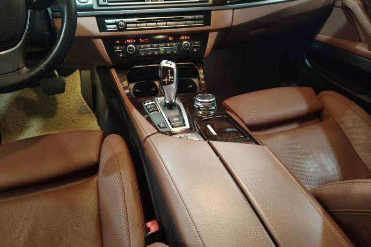 Used BMW 5 Series 2015 535Li Leading Model Gear Lever