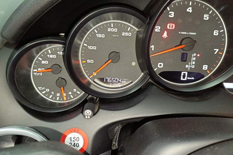 Used Porsche Cayenne 2015 Cayenne 3.0T Odometer Close Up