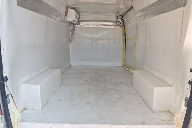 Used SAIC MAXUS Xintu V80 2019 2.0T Plus 6-Speed Manual Van Long Wheelbase Mid-Roof Design 2-3 Seater