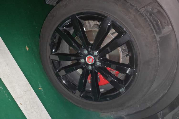 Used Jaguar E-PACE 2024 YAO Black Sport Edition R-DYNAMIC SE BLACK Right Front Wheel Hub