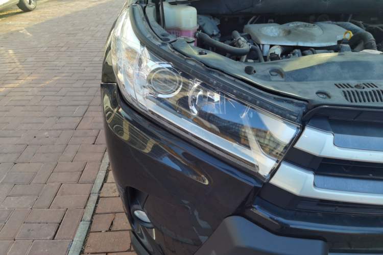 Used Toyota Highlander 2018 2.0T Two-Wheel Drive Elite Edition 7 Seats Emission Standard China V Right Front Headlight