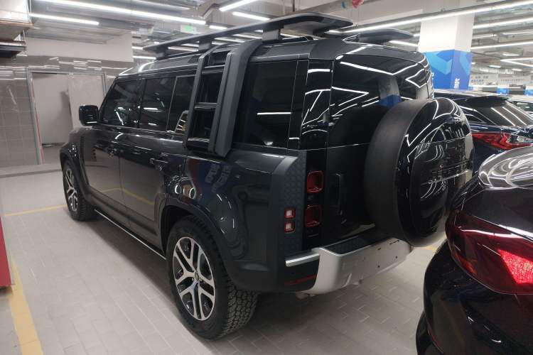 Used Land Rover Defender 2025 110 3.0T P400 Dark Edition Rear Left 45 Deg