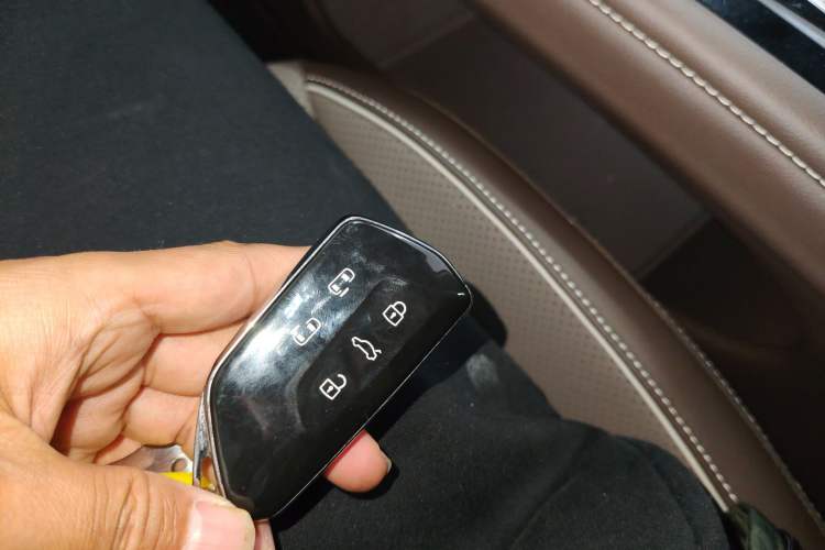 Used Volkswagen Viloran 2024 380TSI Premium Edition