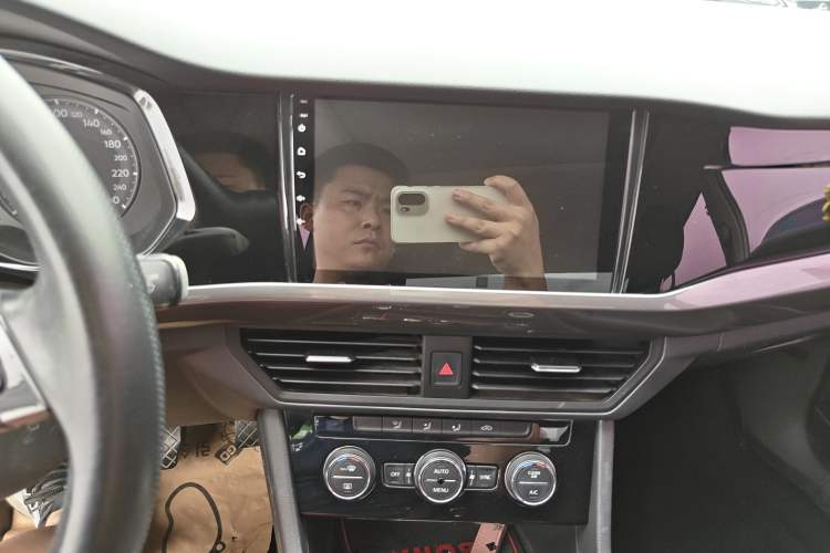 Used Volkswagen Bora 2019 1.5L Automatic Elite Version Audio And AC Panel