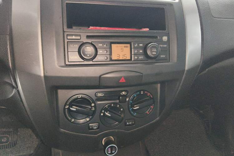 Used Nissan Livina 2008 Jingrui 1.6L Automatic Smart Edition Audio And AC Panel