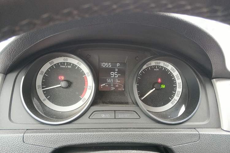 Used Skoda Rapid Spaceback 2018 1.6L Automatic Comfort Edition Instrument Cluster