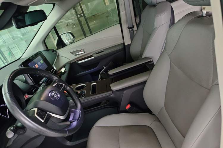 Used Toyota SIENNA 2021 2.5L Hybrid Luxury Edition Left Front Seat