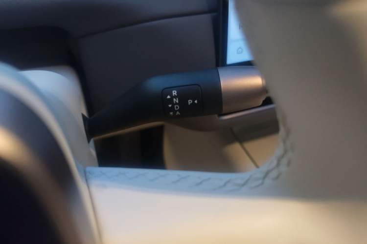 Used Li Auto i6 2025 Model Two-Wheel-Drive Standard Type Gear Lever